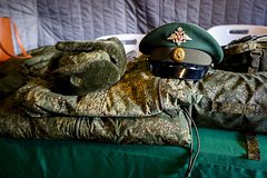 Путин поручил шить военную форму из российских тканей