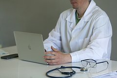 Россиянин получил направление на госпитализацию с пометкой «тупой дегенерат»