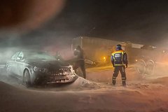 Десятки людей застряли на трассе в российском регионе из-за метели