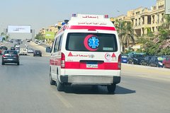 Турист пошел в бар с местными женщинами во время отдыха в Египте и получил ножом в живот